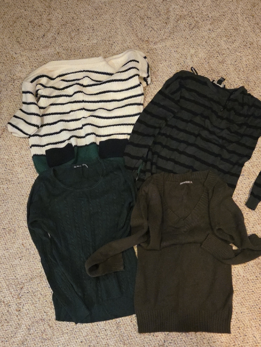 Lot Size Medium Green Sweaters